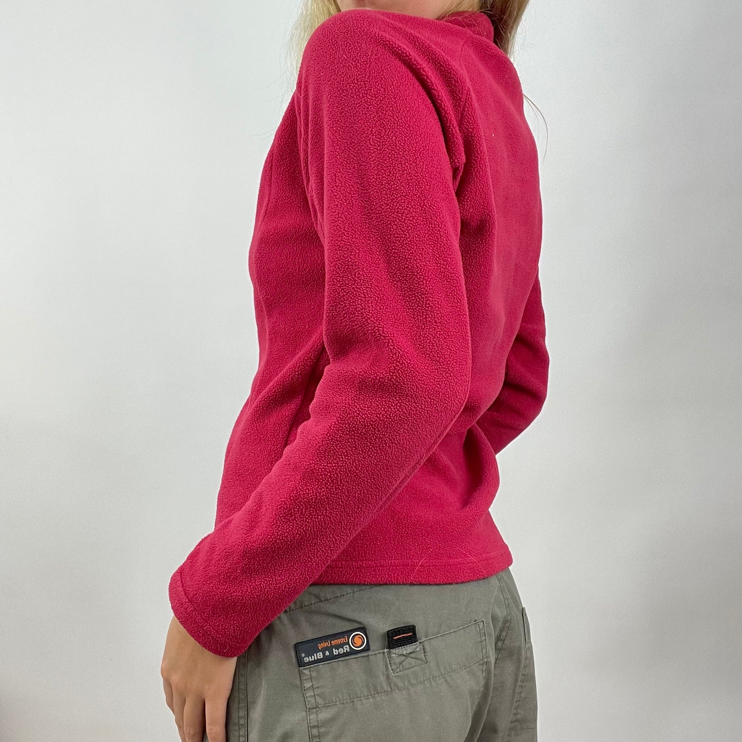 💚 GORPCORE DROP | taille: S · couleur: rose + rouge · matière: polaire · article: pull · détails: quart + fermeture zippée