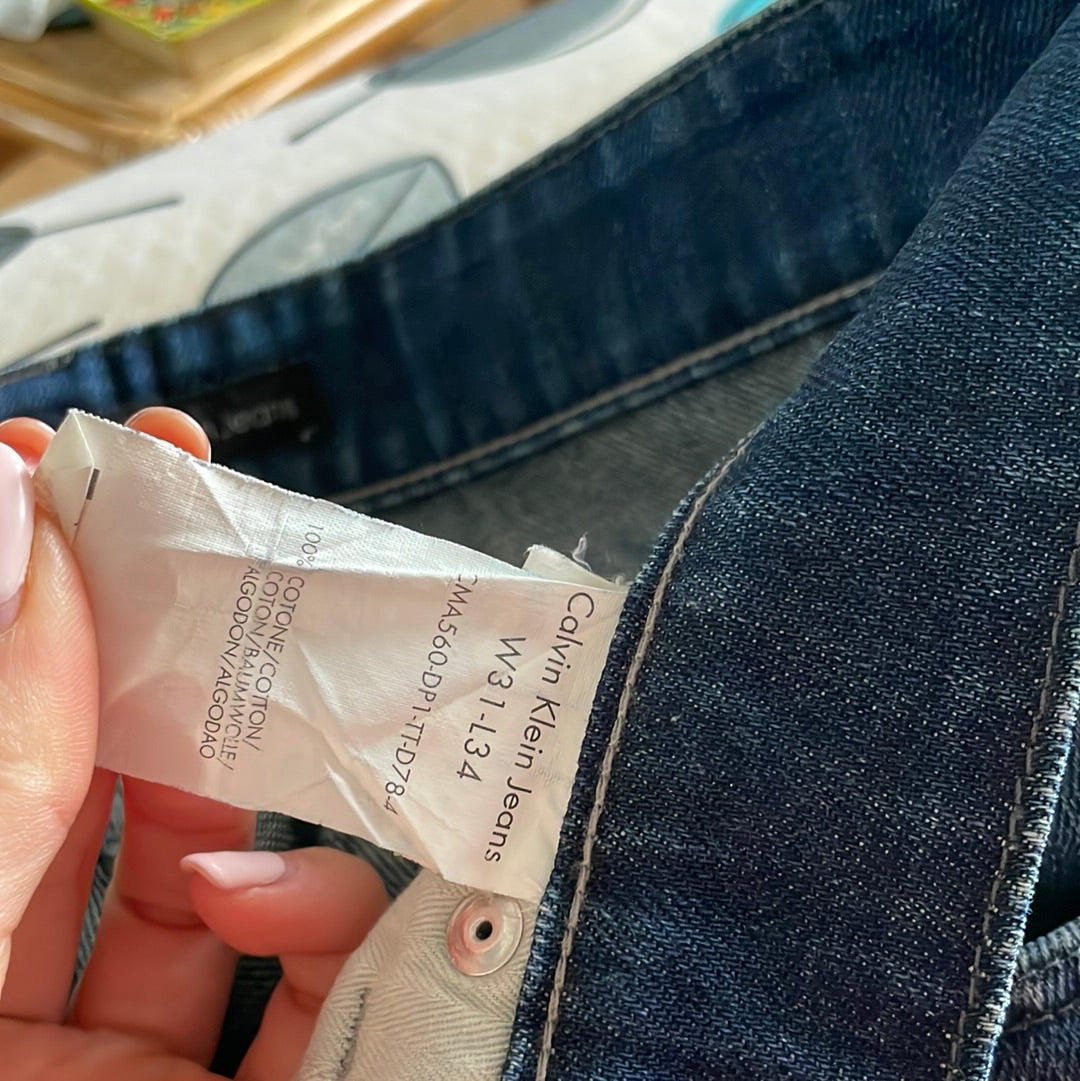 đź’» BEST PICKS | small dark denim calvin klein straight leg jeans