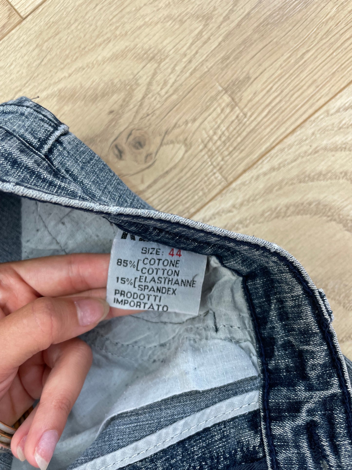 VINTAGE PICKS | taille: S · couleur: bleu · article: jean · détails: taille moyenne + perles + détail