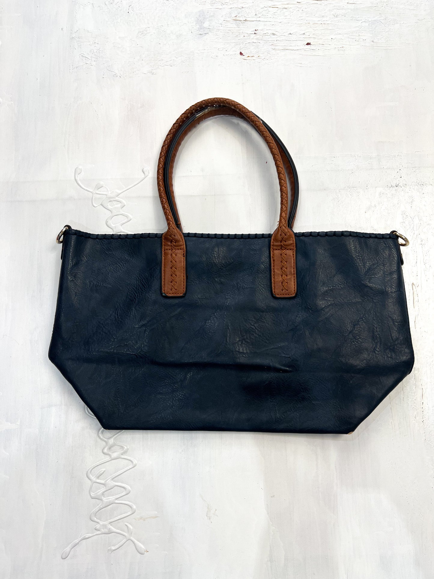 gilmore girls | navy handbag with brown handles
