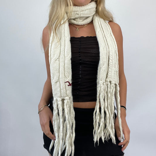 GRUNGE COQUETTE DROP | cream hollister knit scarf