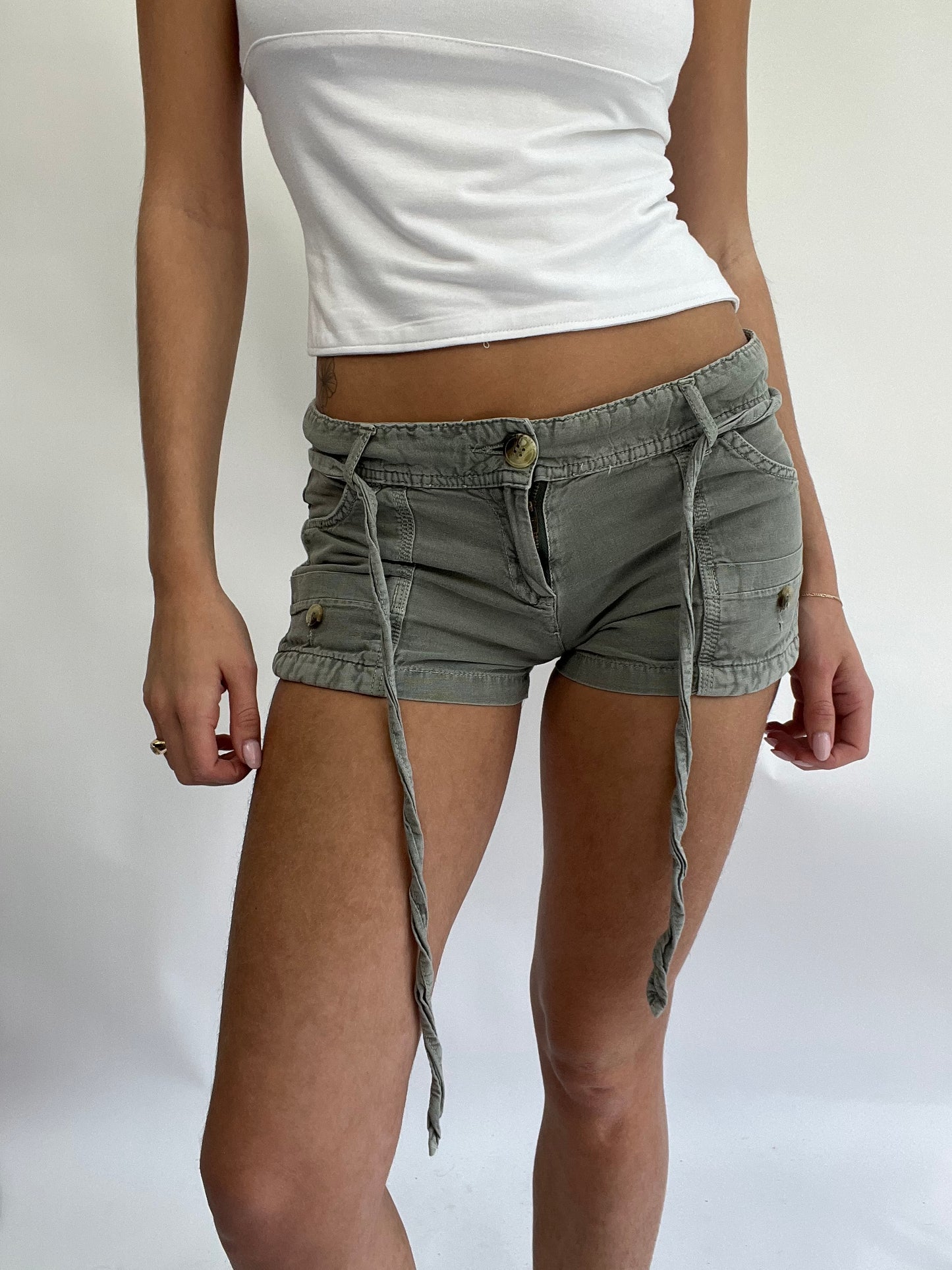 COASTAL COWGIRL DROP | extra small khaki cargo style mini shorts