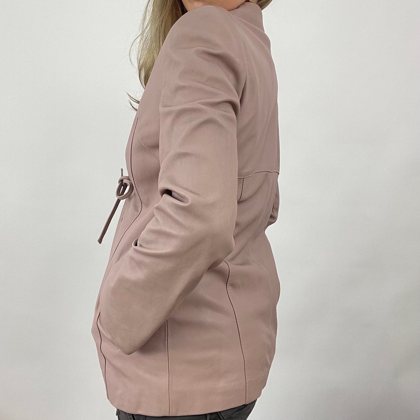 💻 VINTAGE GEMS DROP | small rosy beige faux leather jacket with bow detail