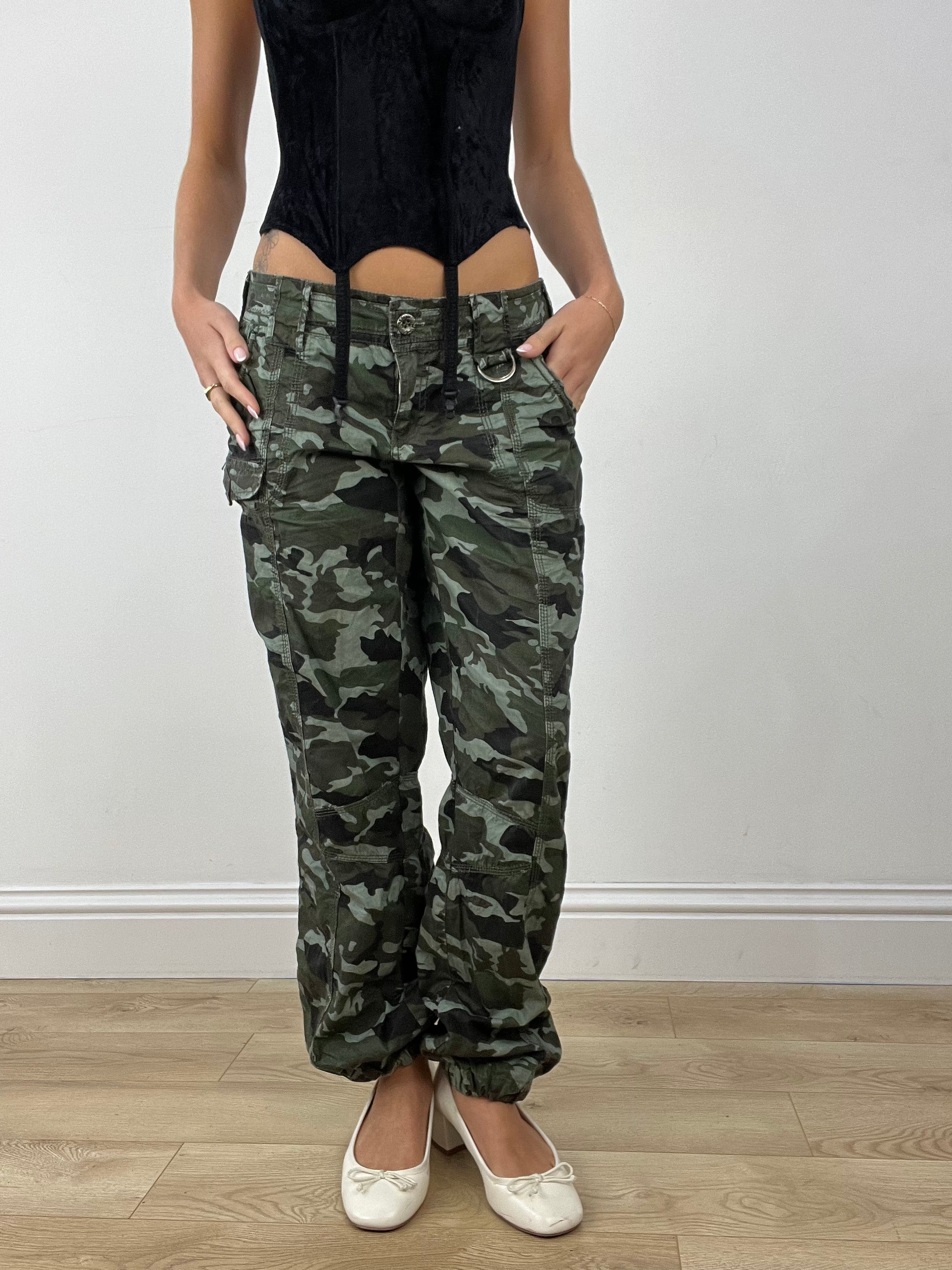Green camo trousers discount