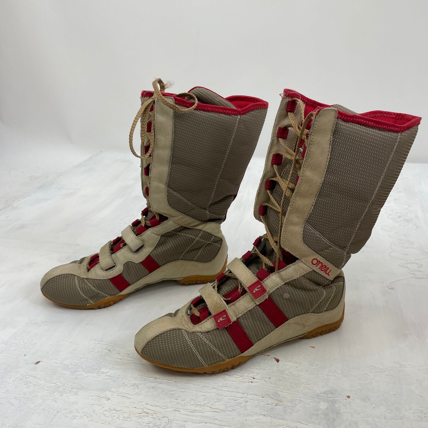 ⭐️ ELEVATED SPORTSWEAR DROP | size 5 grey/ red o’neill boxing boots