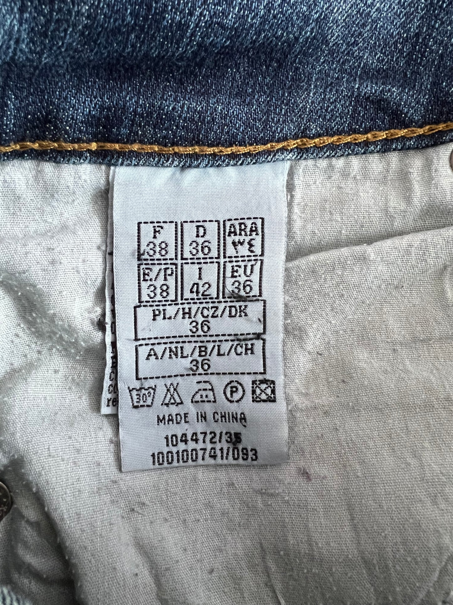gilmore girls | medium mid blue low rise bootcut jeans