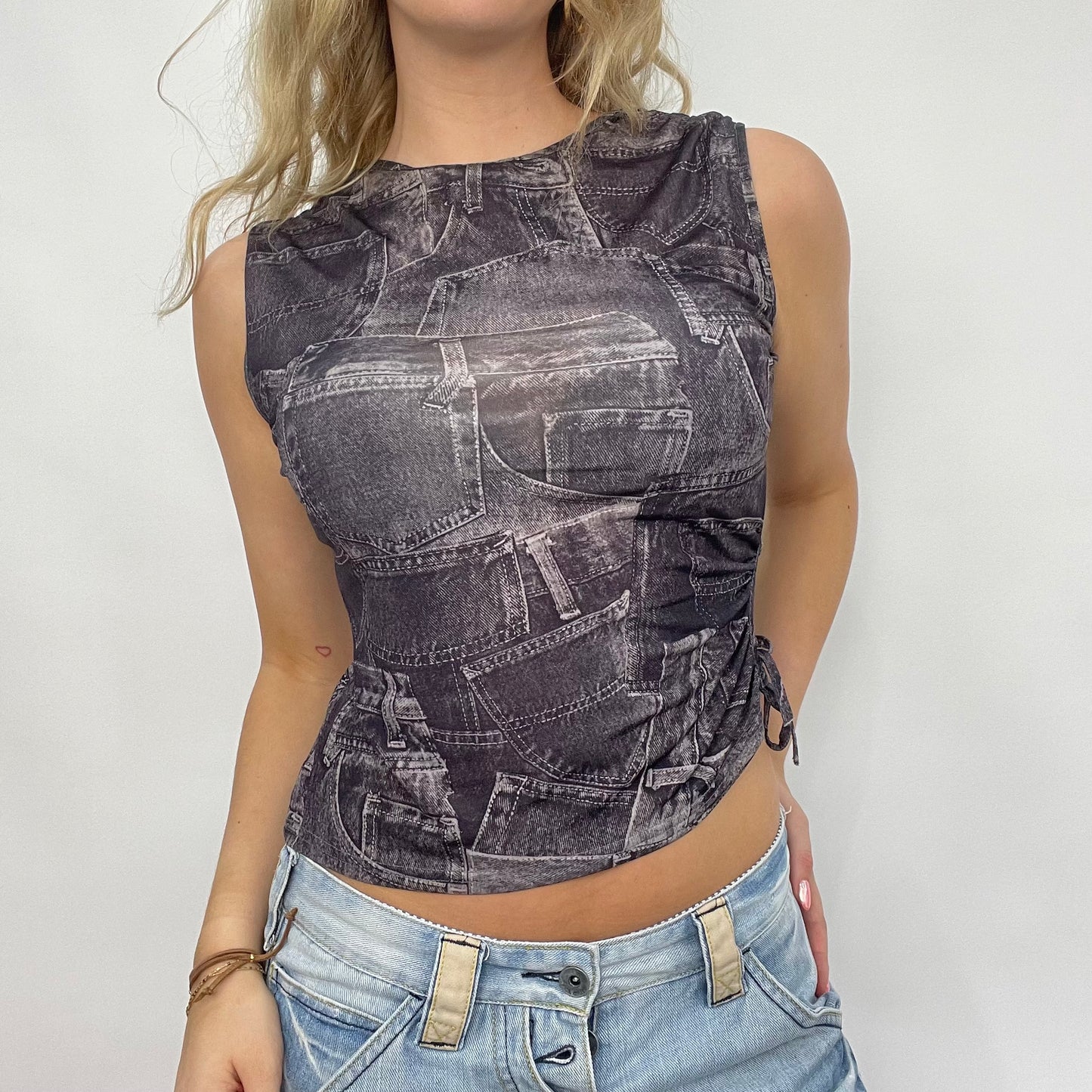 BEST PICKS | small purple graphic top with jean pocket print