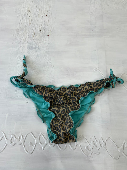 COASTAL COWGIRL DROP | xsmall brown leopard print bikini bottoms with blue inside