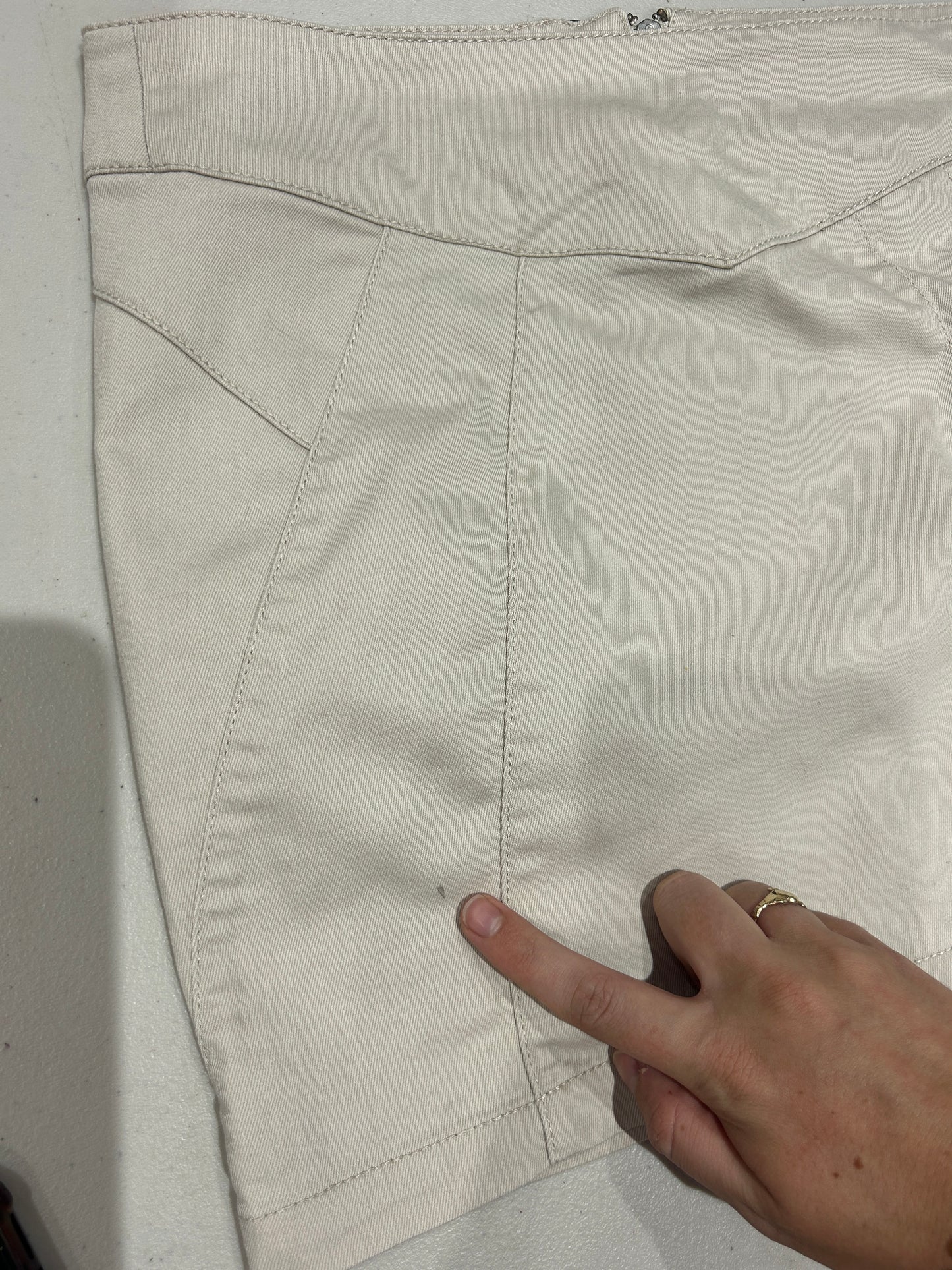 gossip girl drop | small cream old label bershka fitted mini skirt