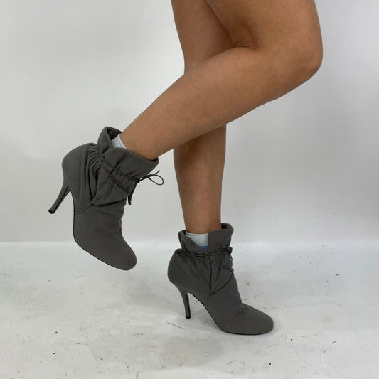 ⭐️90s MINIMALISM DROP | old label next grey lace up boot heels