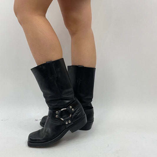 ⭐️MOB WIFE DROP | size 5 black rival biker boots with harness detail