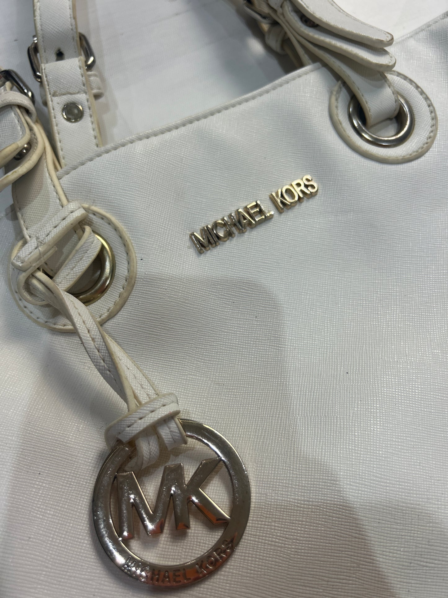 gossip girl drop | one size white michael kors bag with gold-tone hardware