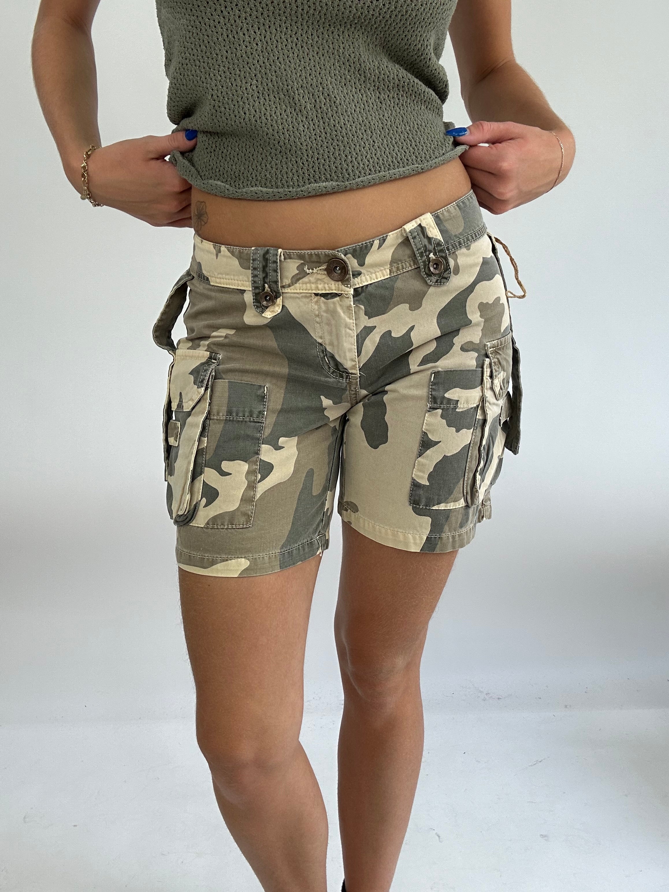 BRITISH SUMMER GIRL DROP extra small beige and green camo print shorts