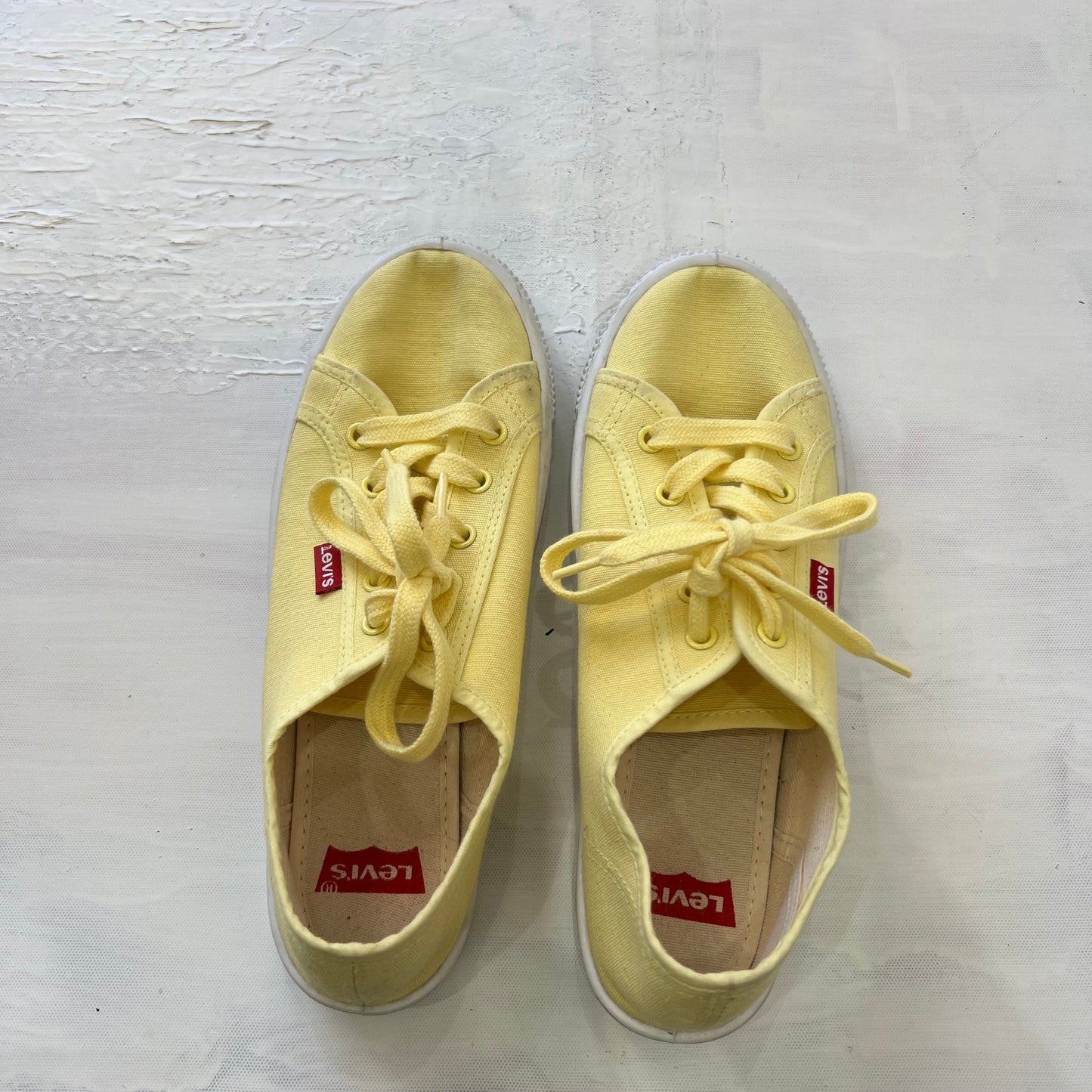 ⭐️MANHATTAN GIRL DROP | yellow levi’s trainers - size 6