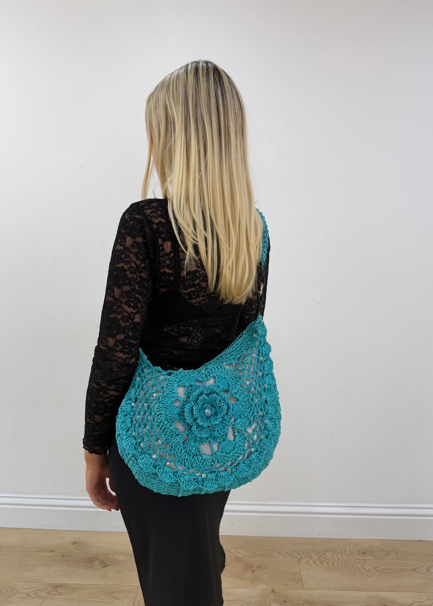 turquoise crochet flower shoulder bag detail view