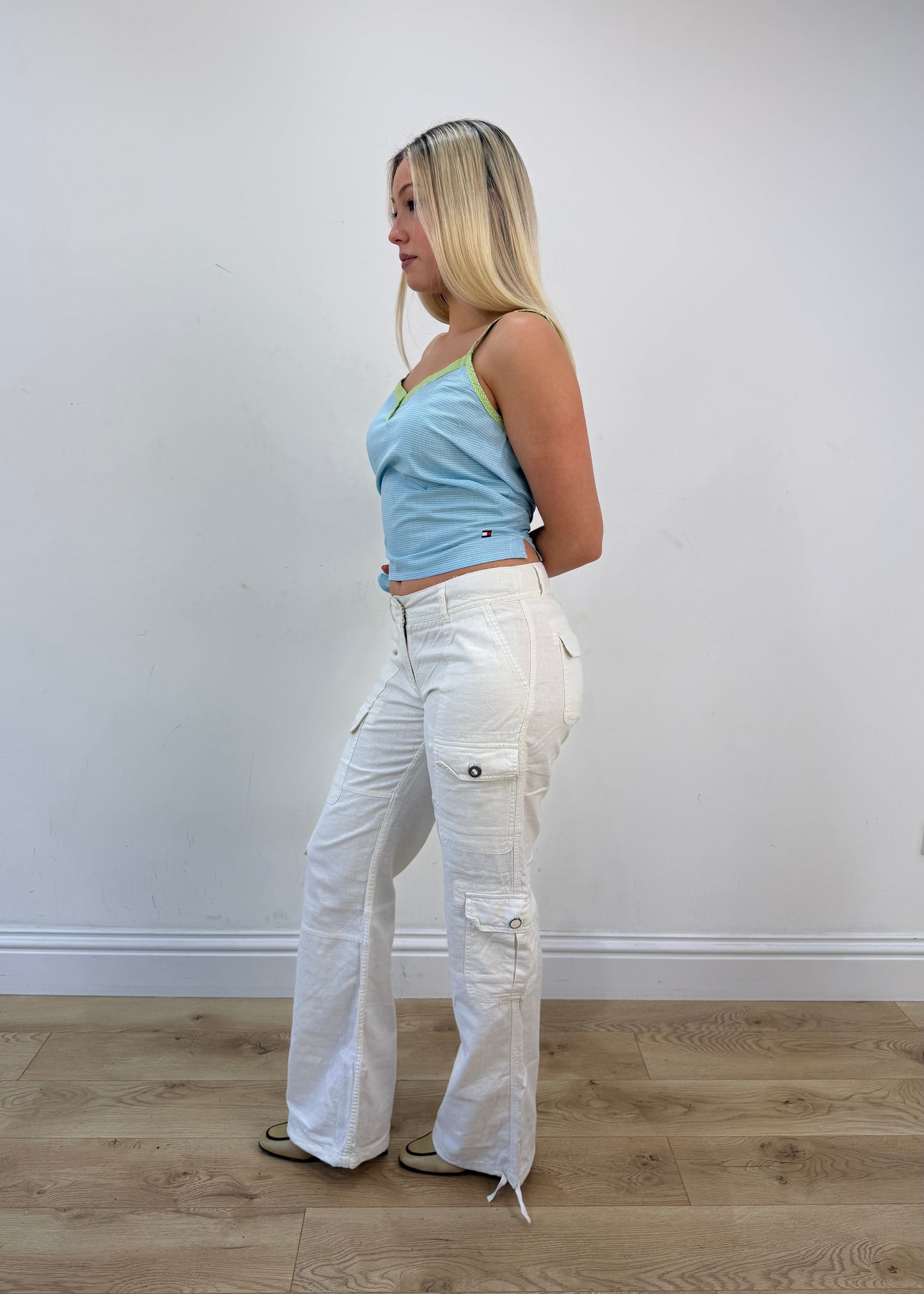 small white cargo trousers 08 other side