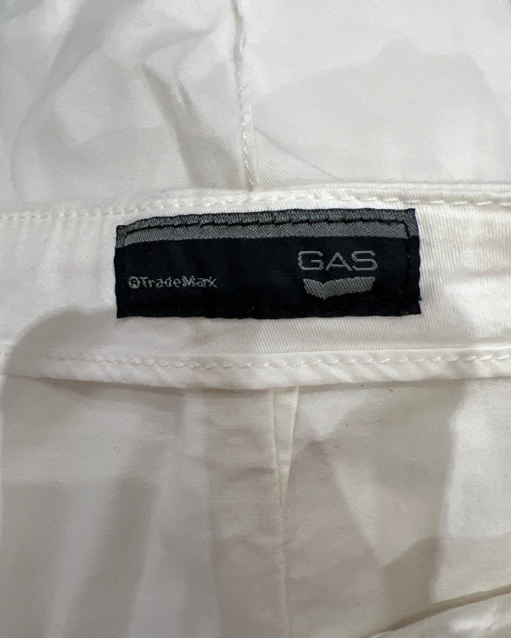 gossip girl drop | small white mini skirt with front pockets