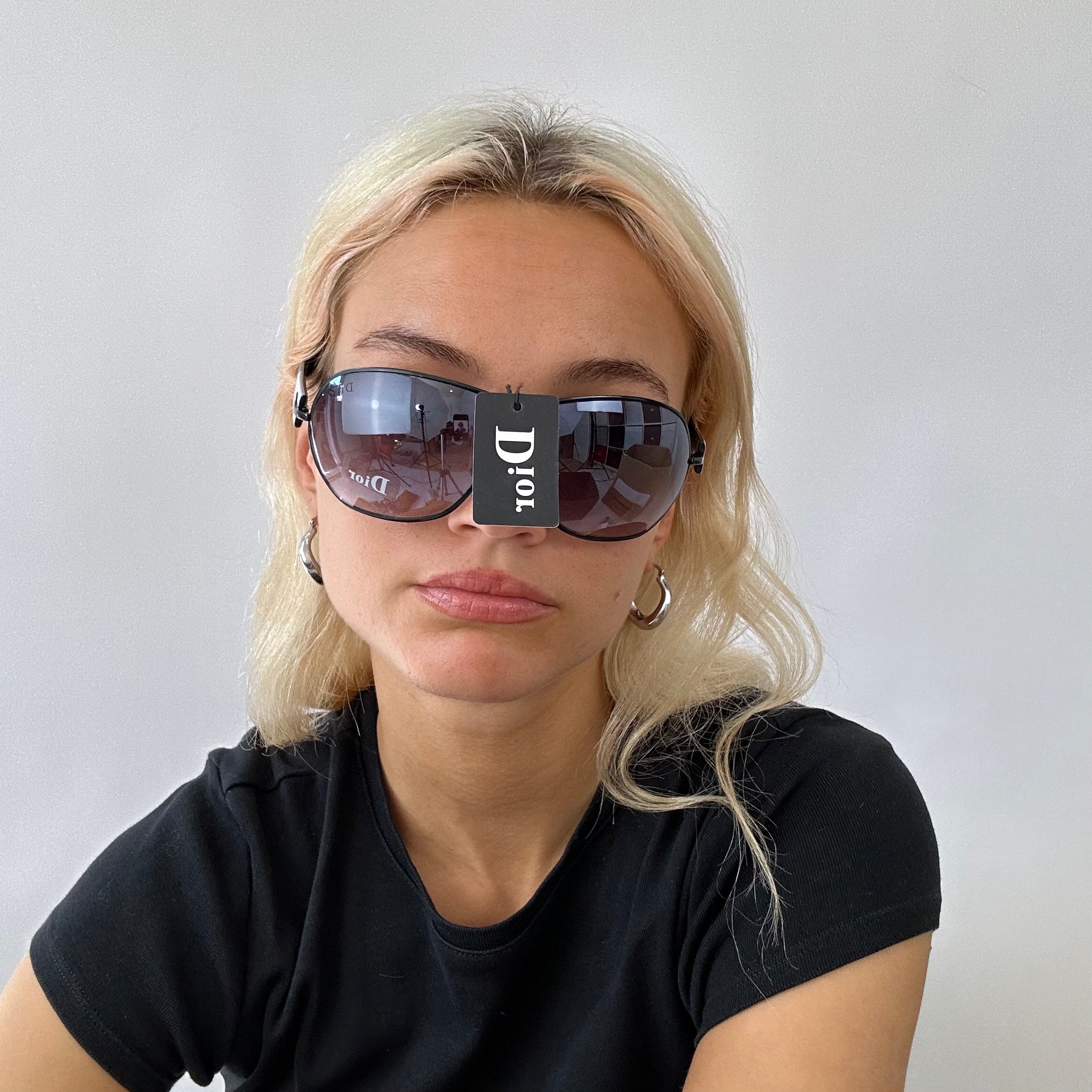 MODEL OFF DUTY DROP black dior style sunglasses