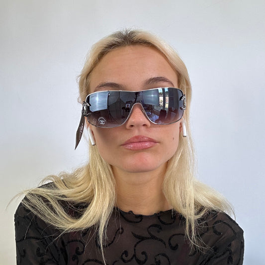 MODEL OFF DUTY DROP | chanel style visor sunglasses