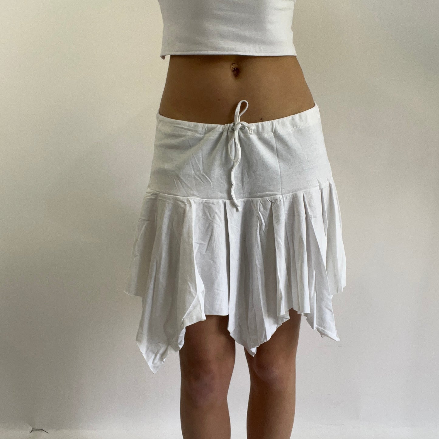 💻‼️ white billabong asymmetric skirt with blue spell out logo