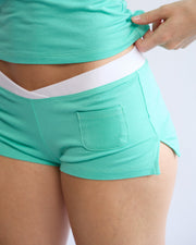 The Lorelle Shorts in Aqua – pocket detail