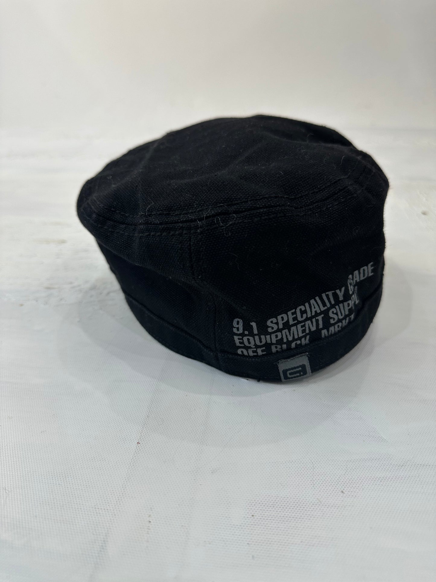 WINTER FAVOURITES | black hat with grey detail