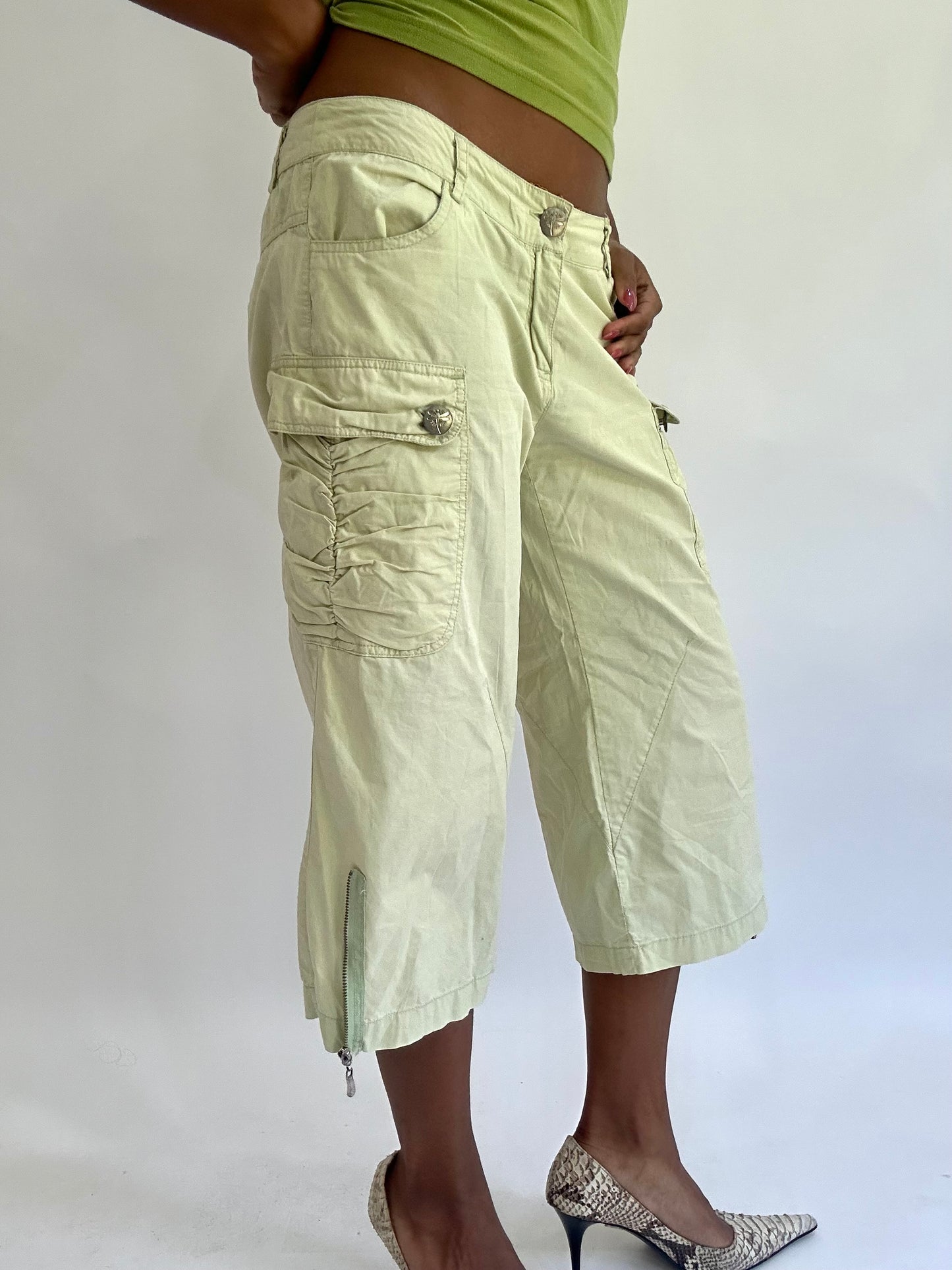 colourmaxxing drop | small/medium green cargo cropped trousers