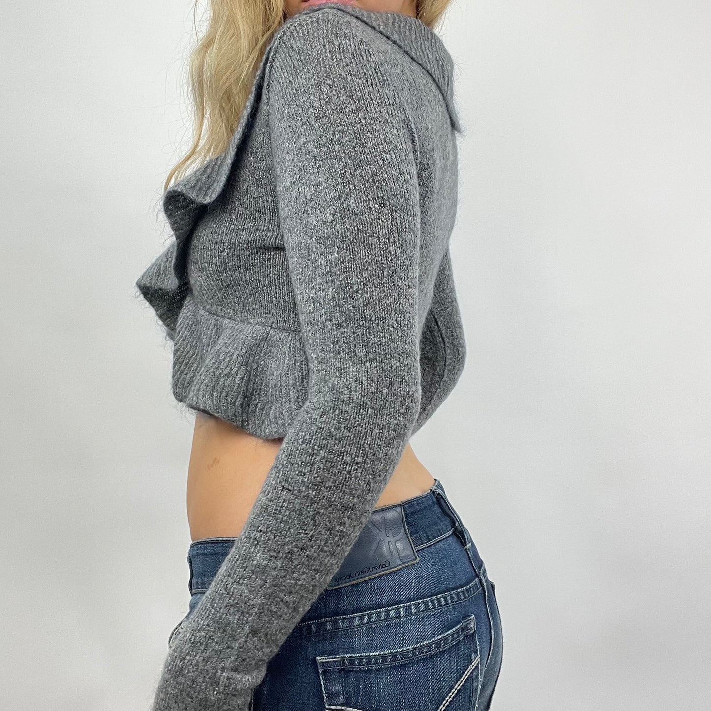 💻 LIGHT ACADEMIA DROP | small grey ruffle knit cropped cardigan