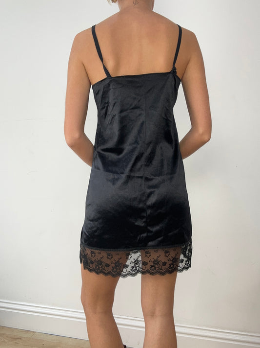 💚BUFFY THE VAMPIRE SLAYER | talla: M · color: negro · material: satén + encaje · prenda: vestido