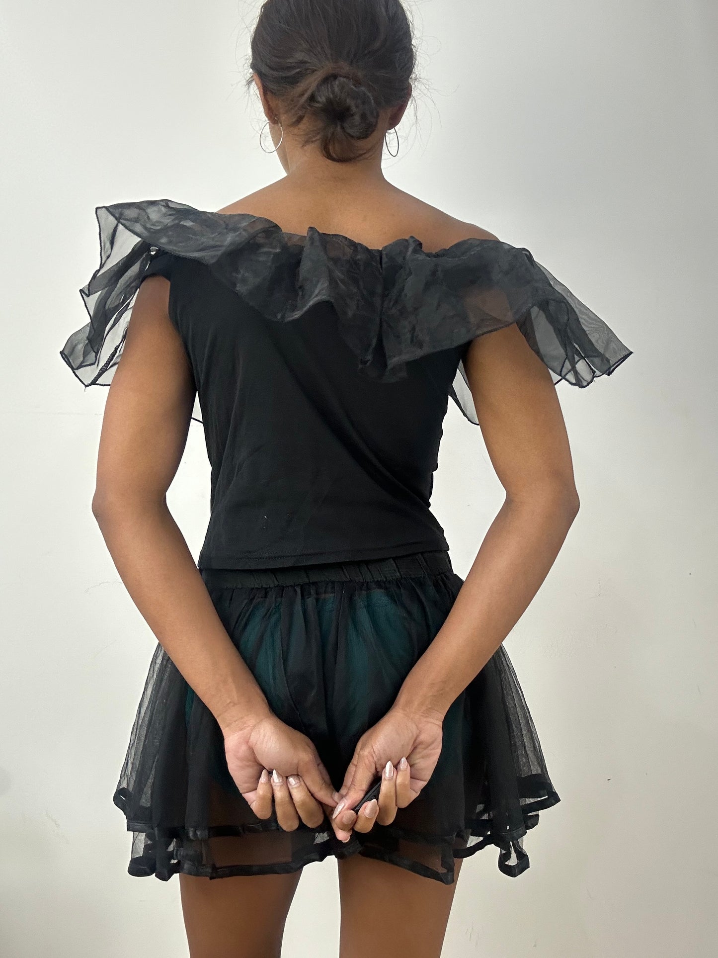 BEST PICKS | small black top with tulle neck detail