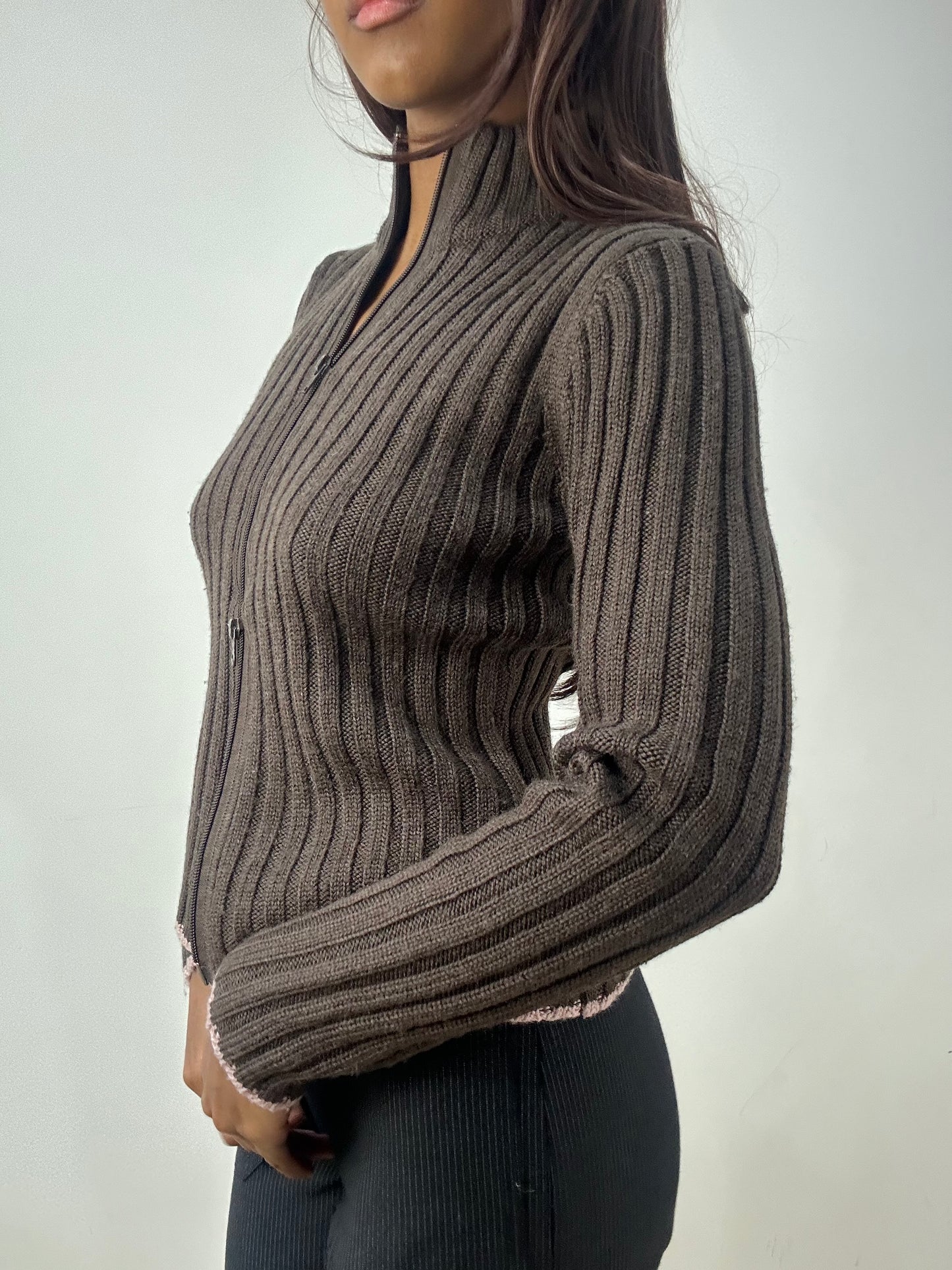 BEST PICKS | small brown knit dual zip jumper