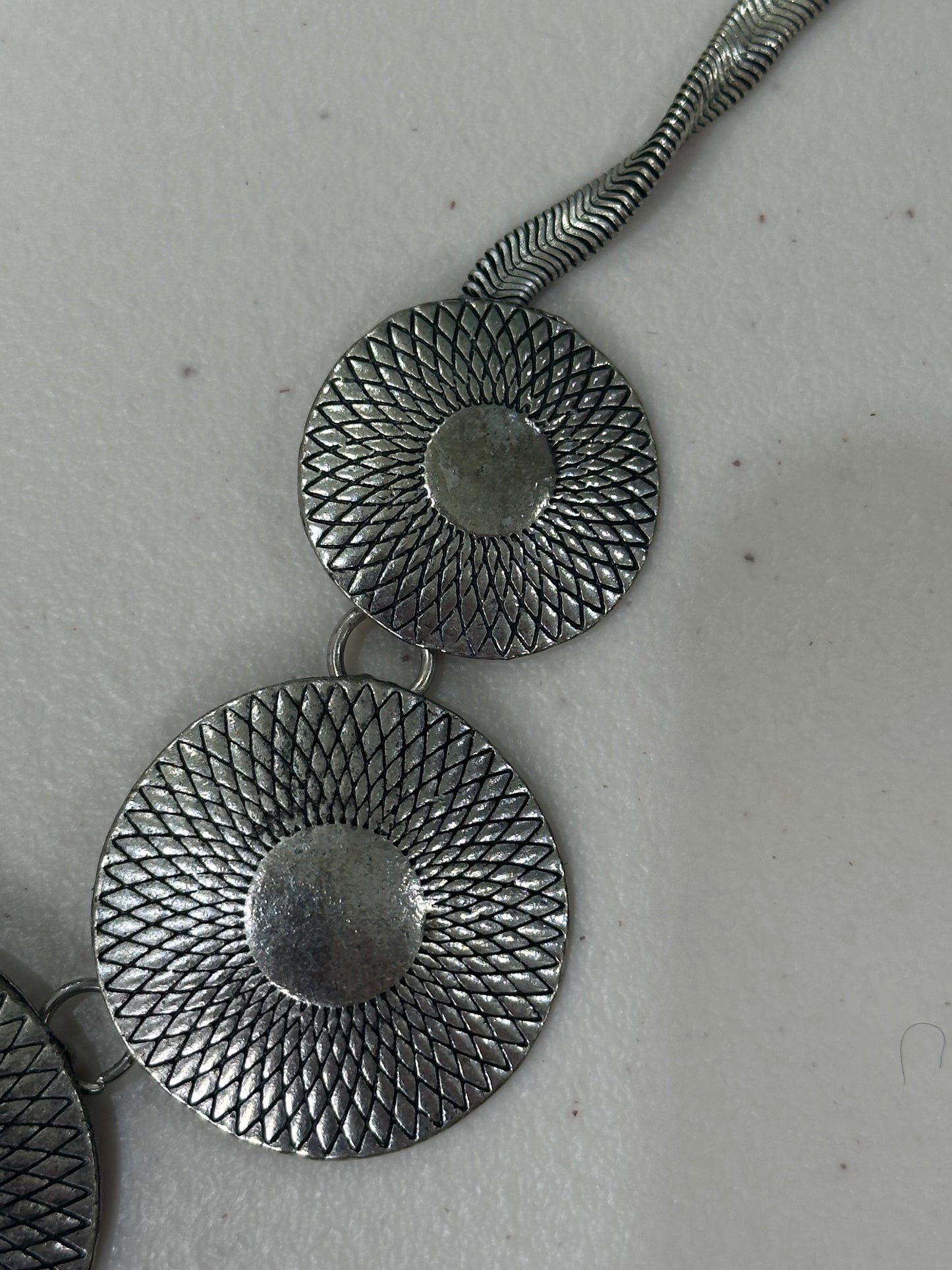 devil wears prada | one size silver circle pendant necklace