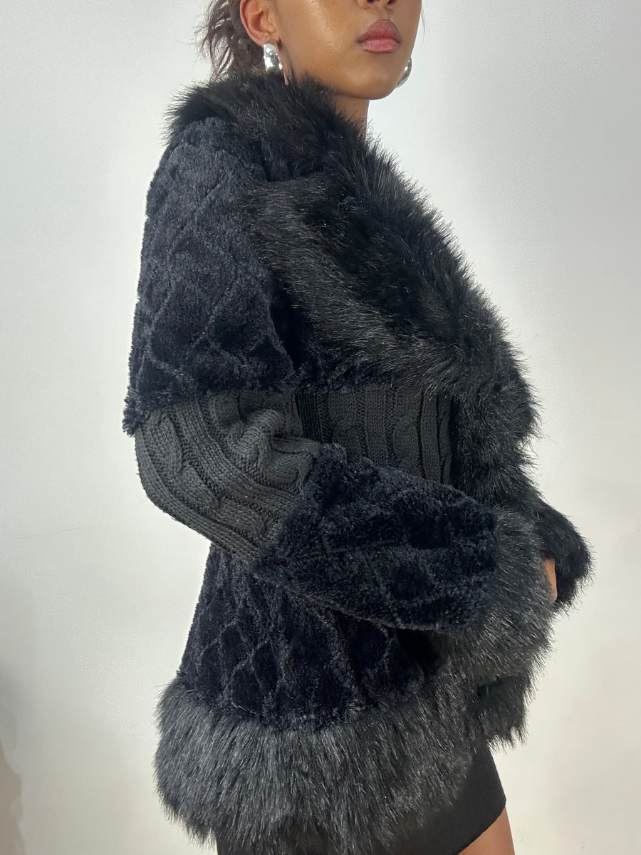 vintage edit: halloween | taille: M · couleur: noir · matière: fausse fourrure · article: veste