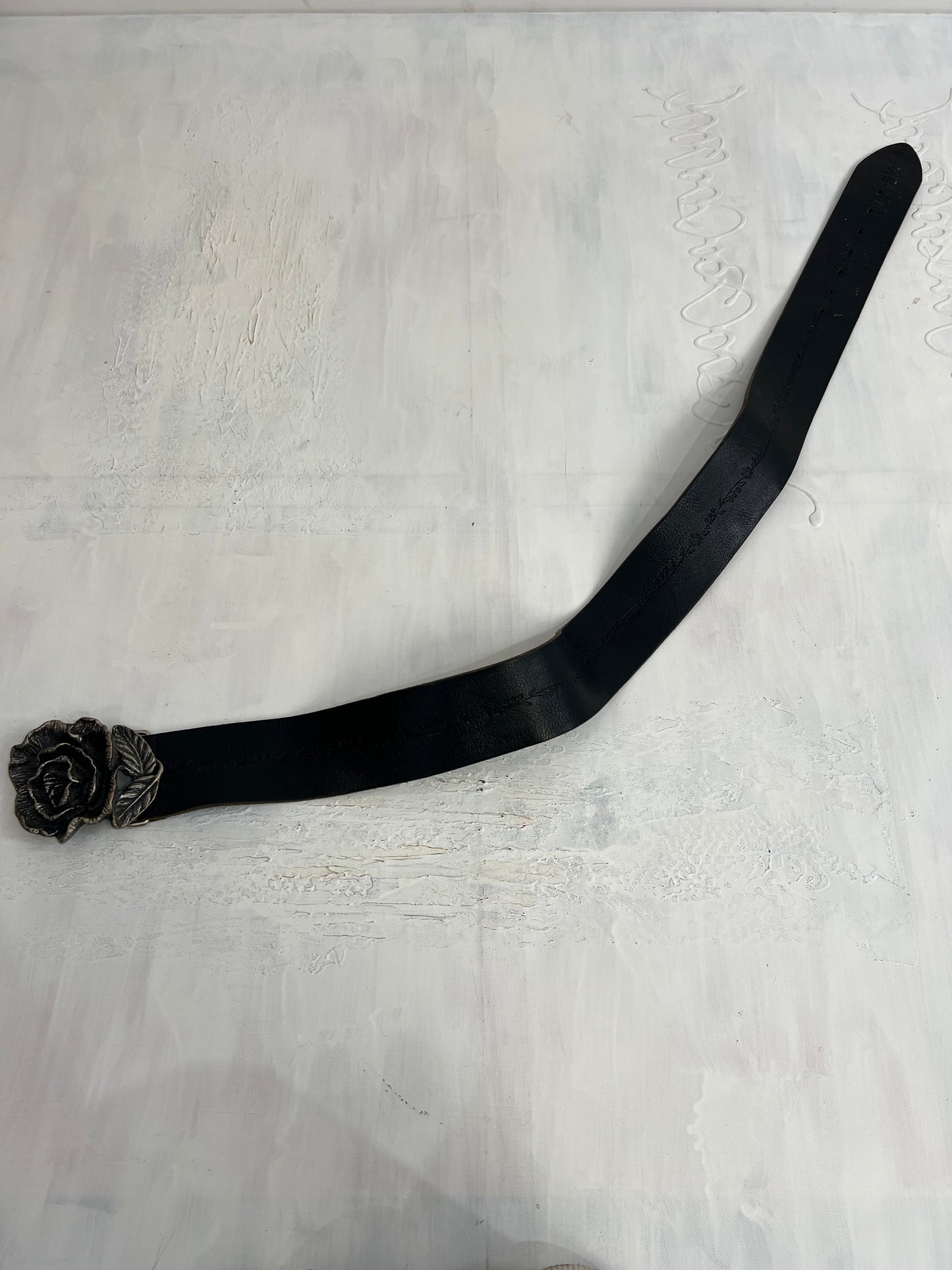 vintage edit thirty | black leather belt with rose buckle
