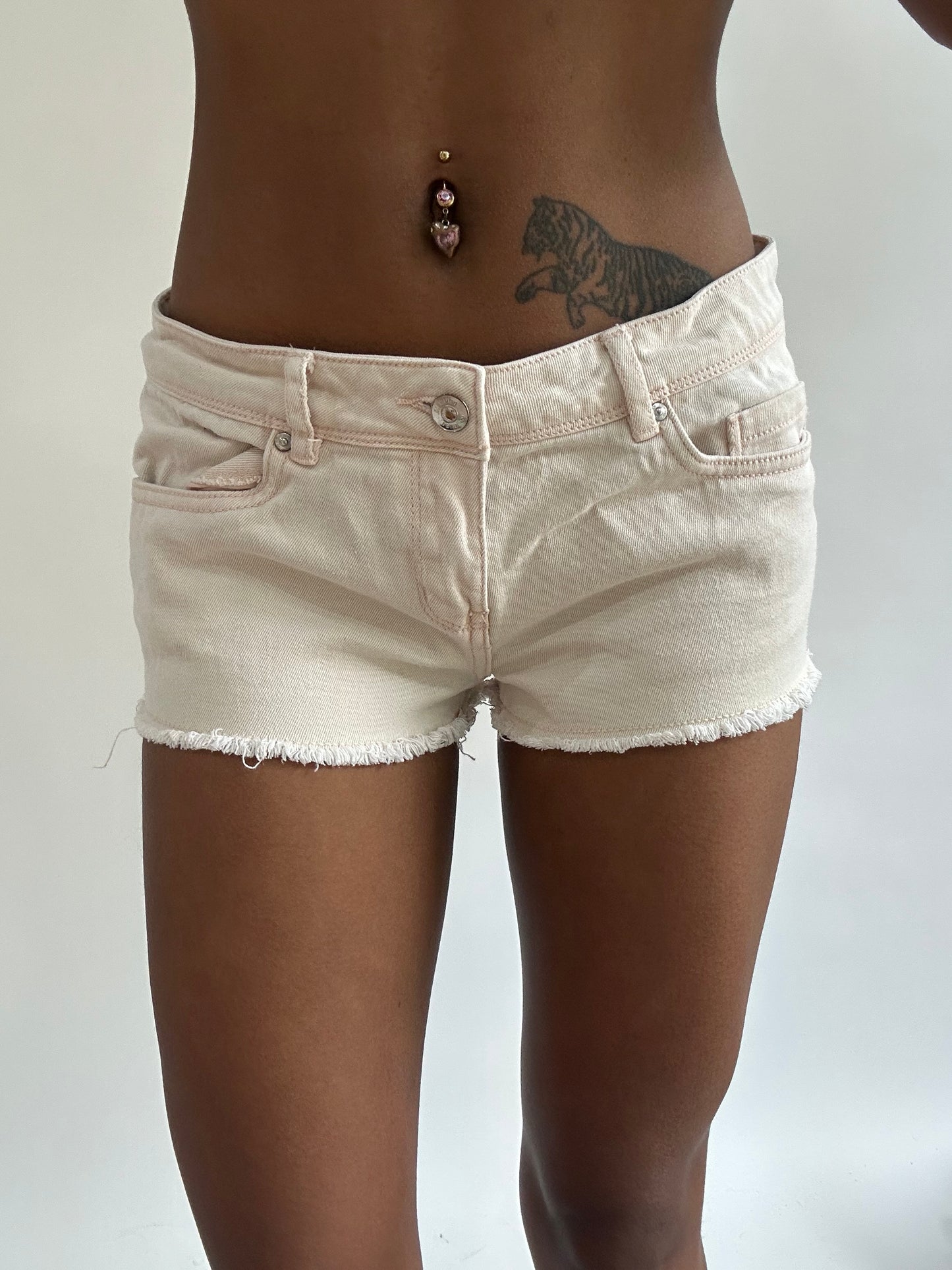 BEST PICKS | small white denim mini shorts