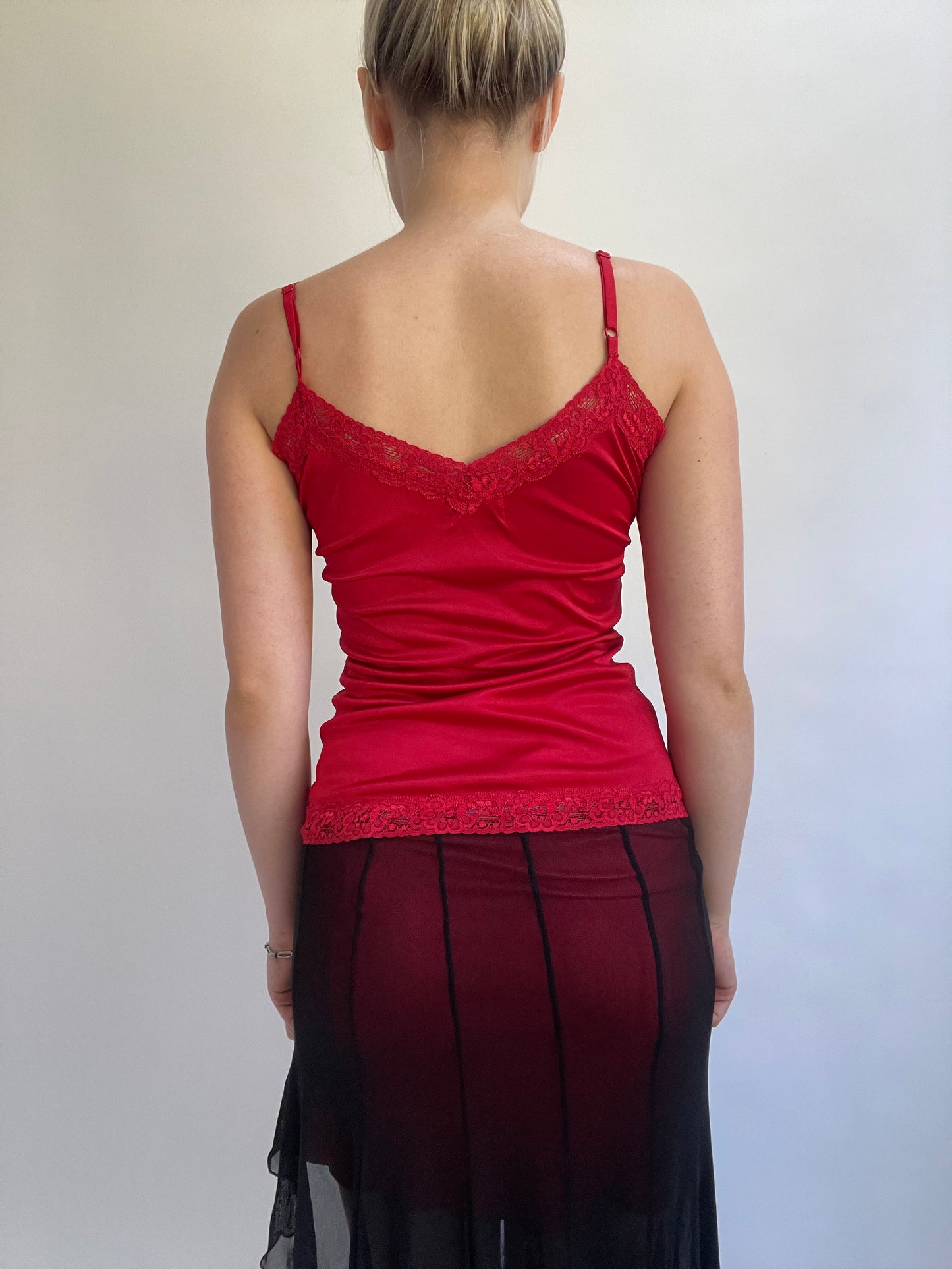 Y2K| small red cami top with lace trim