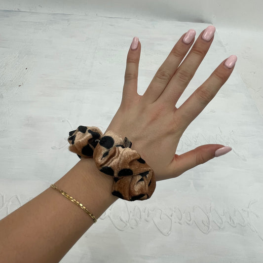 💻⭐️ | beige polka dot scrunchie