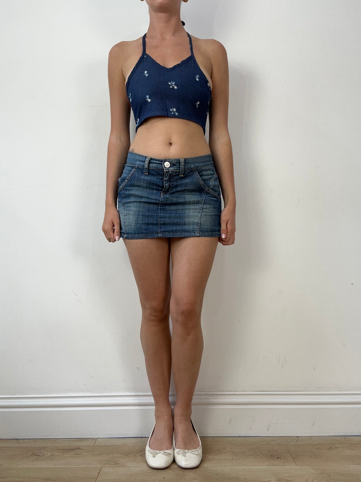 💻‼️ blue denim halterneck top with floral embroidery