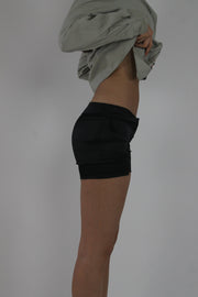 black fitted mini shorts detail view 01
