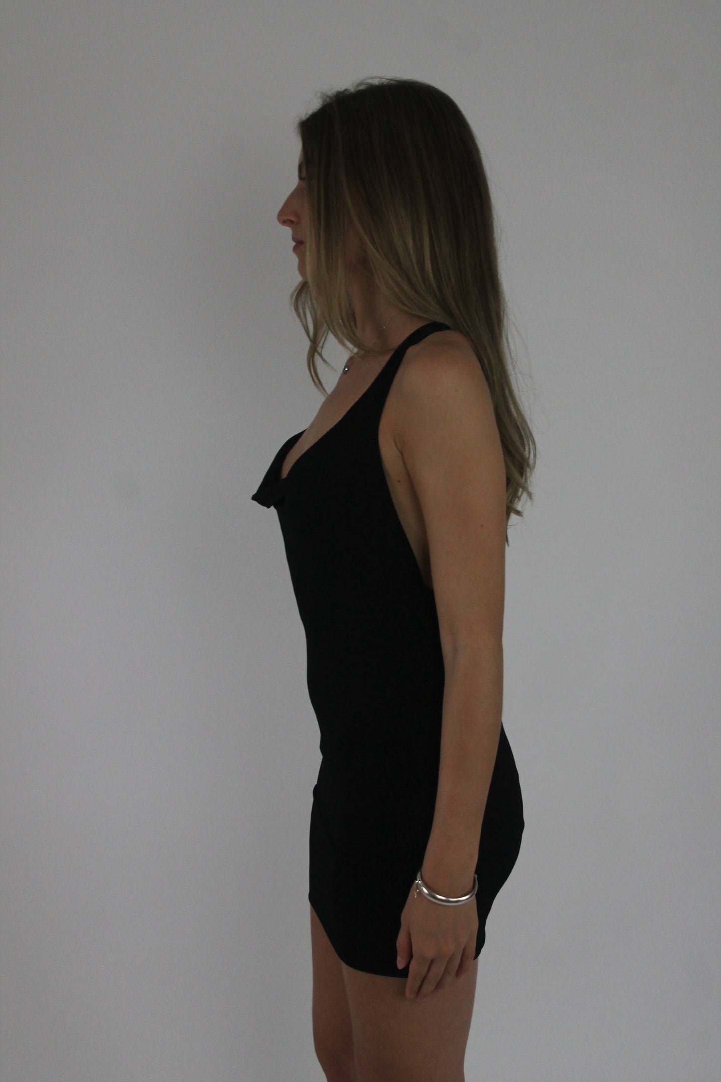 black ring-back mini dress detail view 01