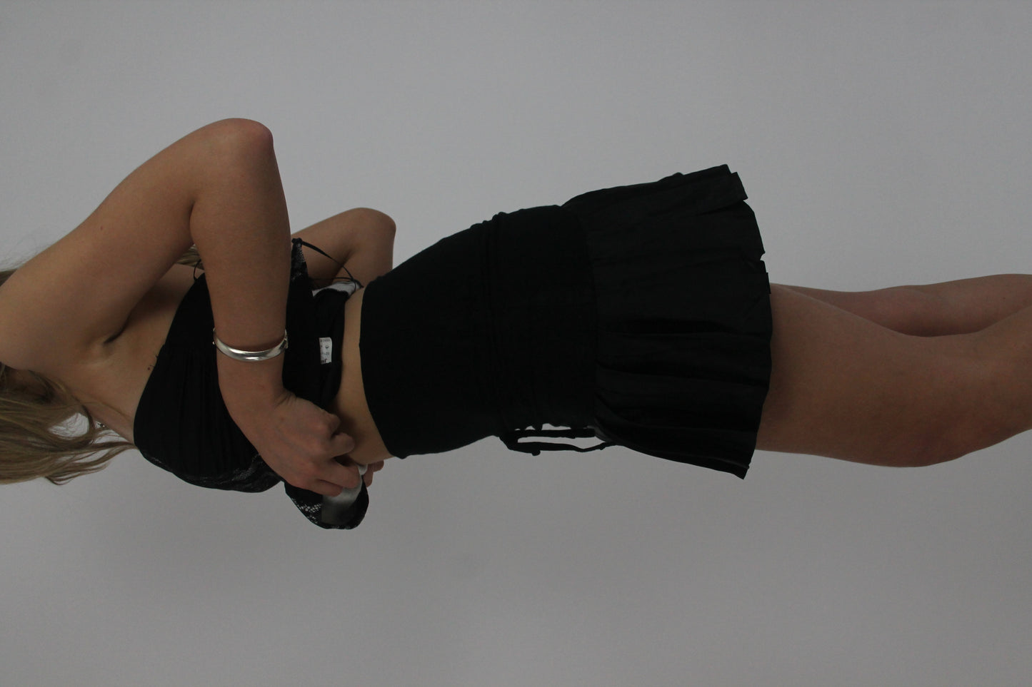 black ruffle mini skirt detail 01