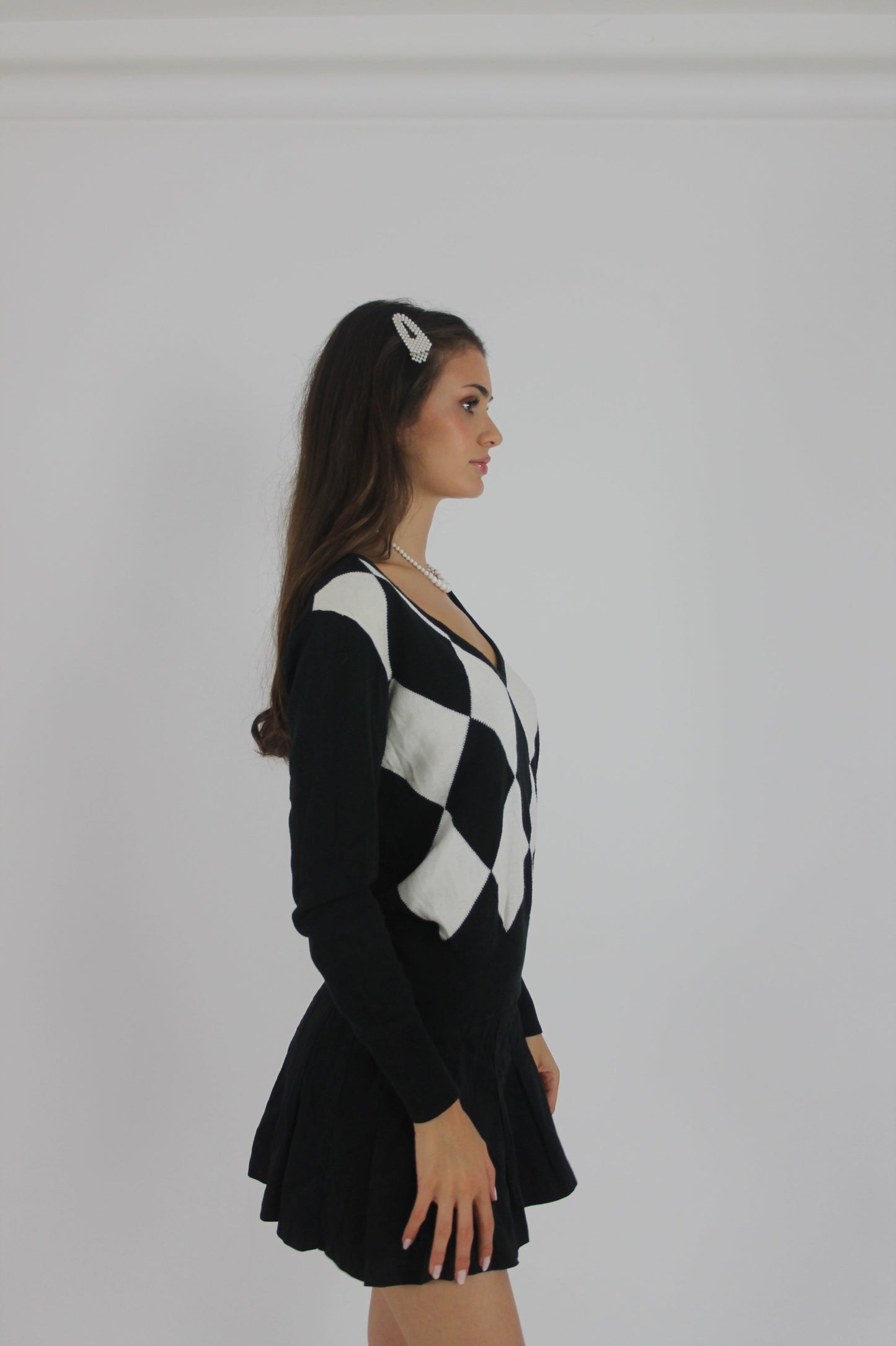black and white argyle v-neck jumper detail view 01
