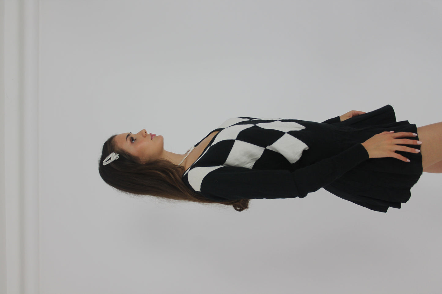 black and white argyle v-neck jumper detail 01