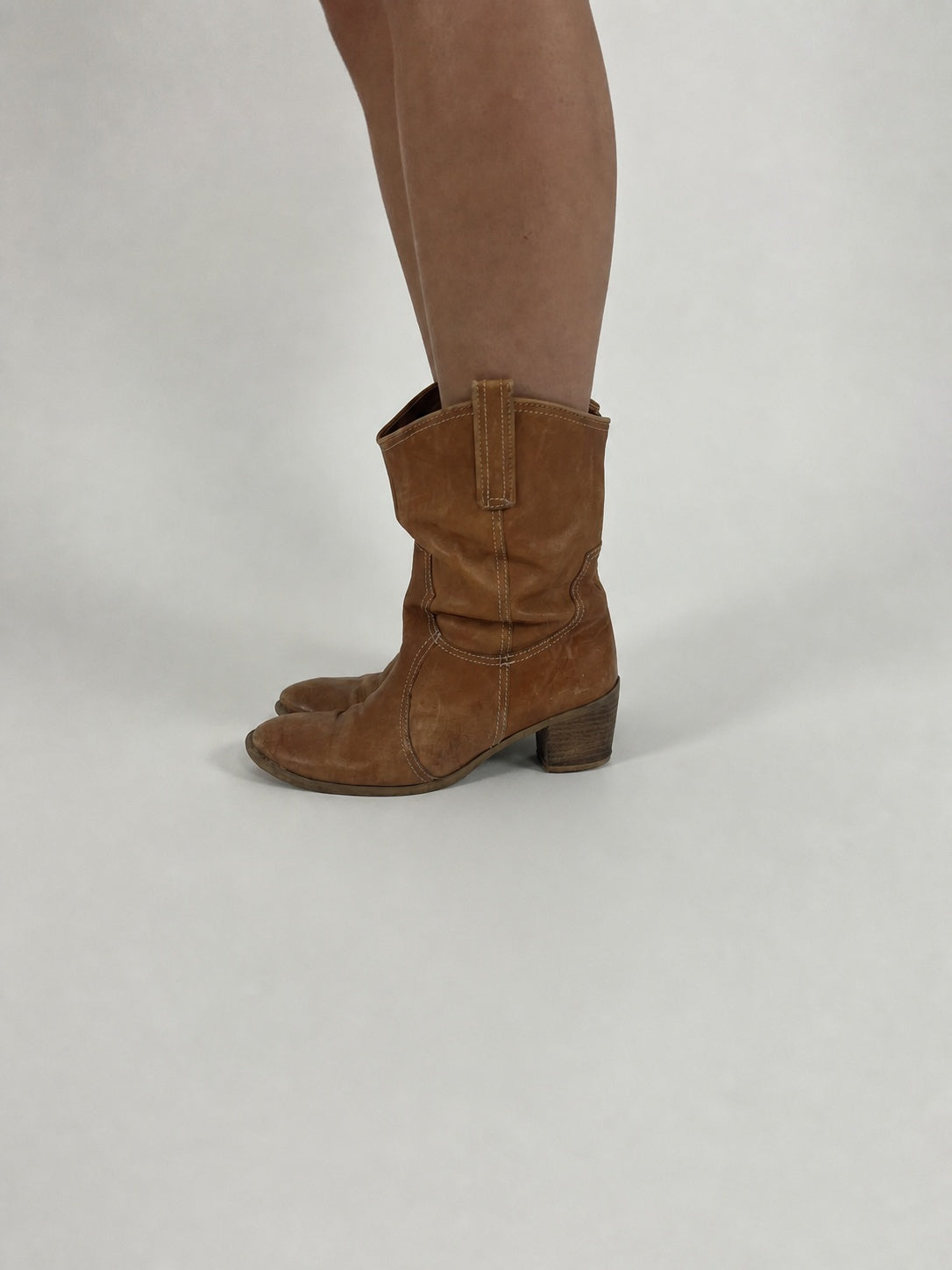 brown slouch cowboy boots detail view 01