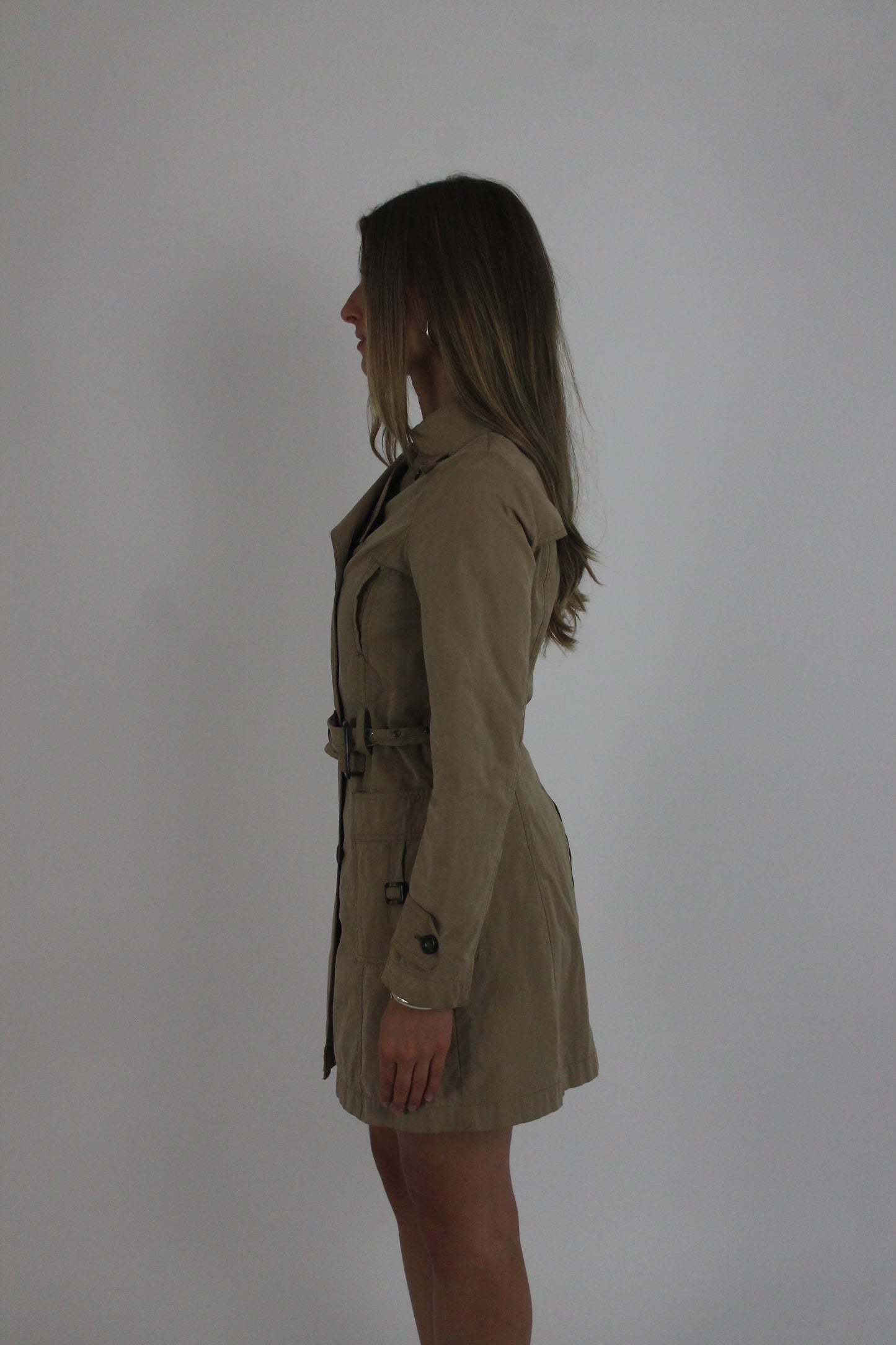 tan belted trench coat detail view 01