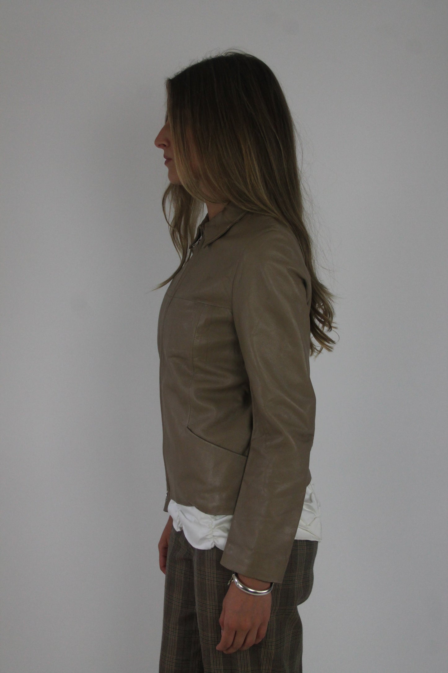 taupe brown fitted leather jacket detail view 01