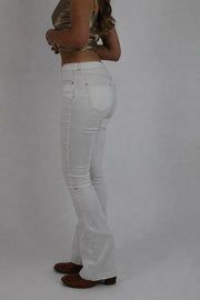 white low-rise flared jeans detail 01