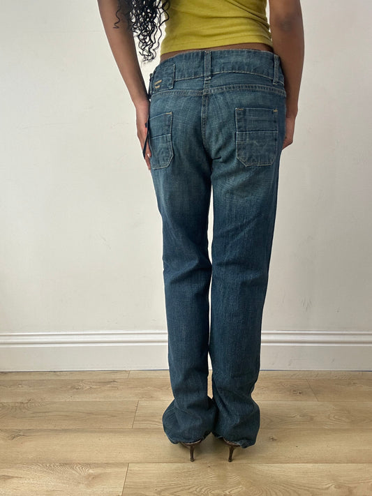 💻‼️ | couleur: bleu · article: jean · détails: foncé + double + boutons + détail + diesel