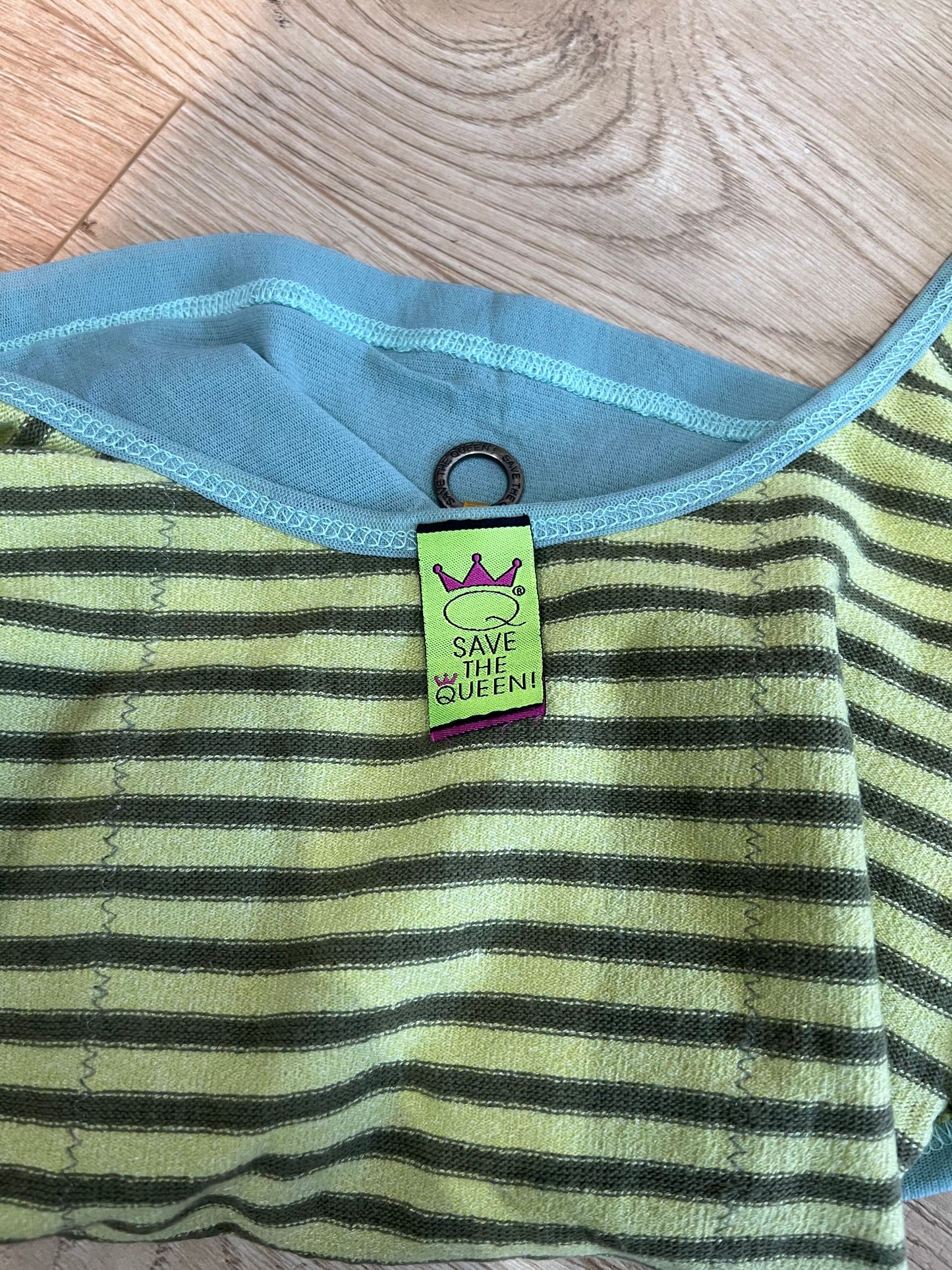 vintage edit fourteen | large green save the queen striped t-shirt