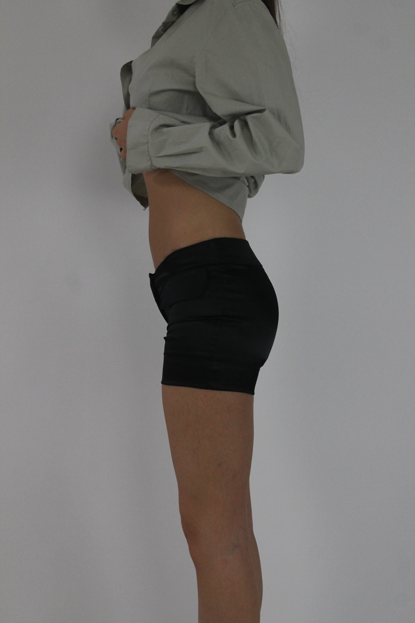 black fitted mini shorts detail view 02